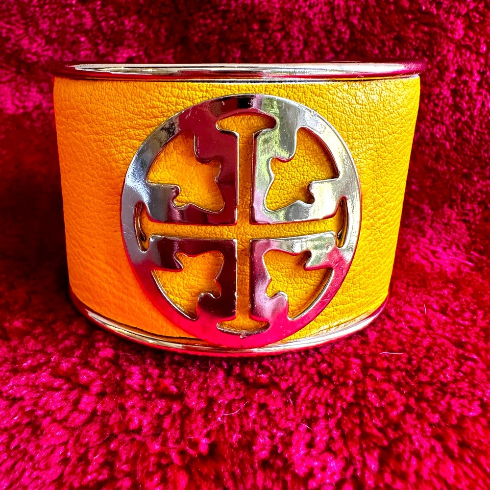 Tory Burch costume